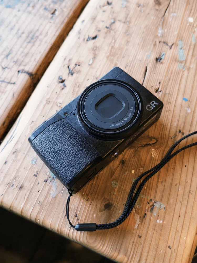 【RICOH GRIIIx】初心者でもテクなしでお洒落な写真が撮れるコンパクトカメラ#カメラ部_1