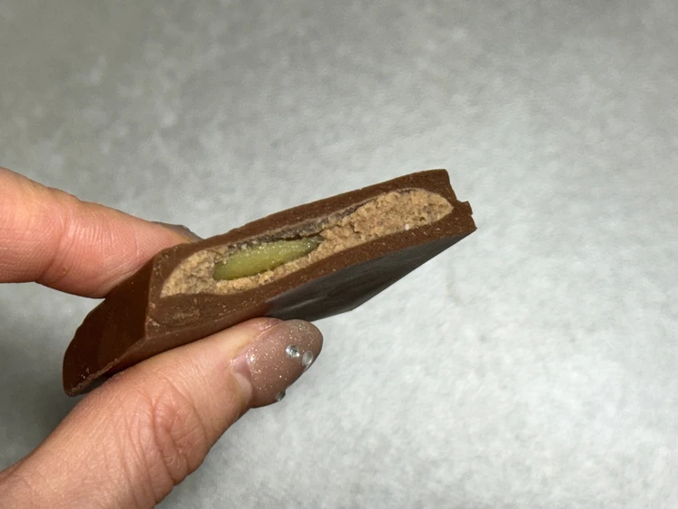 クリエーション タルトシトロン　チョコの中にレモンフィリングとタルト生地　リンツのタブレット　リンツ板チョコ