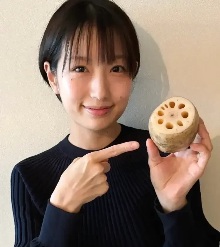 【長谷川あかりのご自愛ごはん】れんこんを使った簡単レシピ3選。栄養豊富でのどのケアにも効果的！
