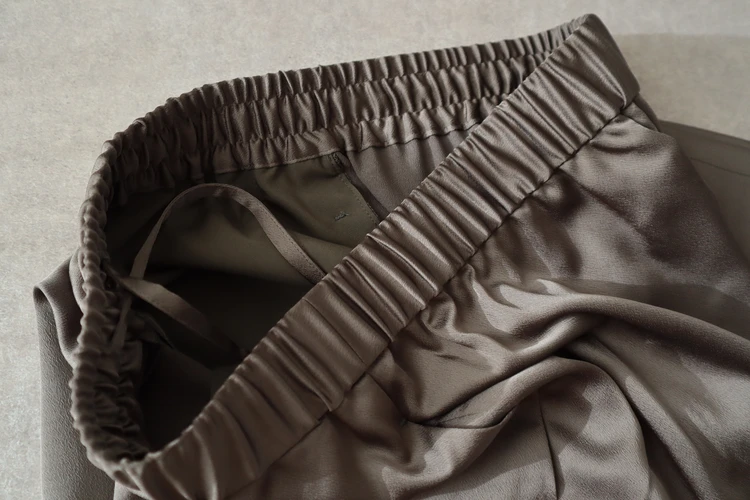 PLST　プラステ　サテンイージーパンツ　ウエスト　ゴム　ストレスフリー　快適　着心地