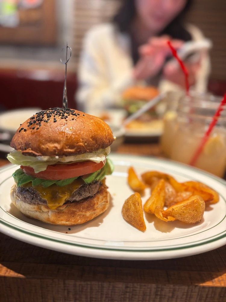 アボカドチーズバーガー