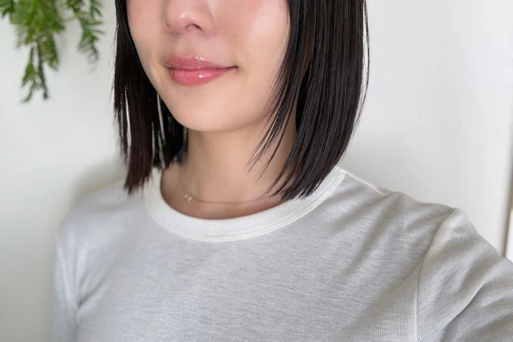 S04 ピオニースパークル スウォッチ 唇使用イメージ