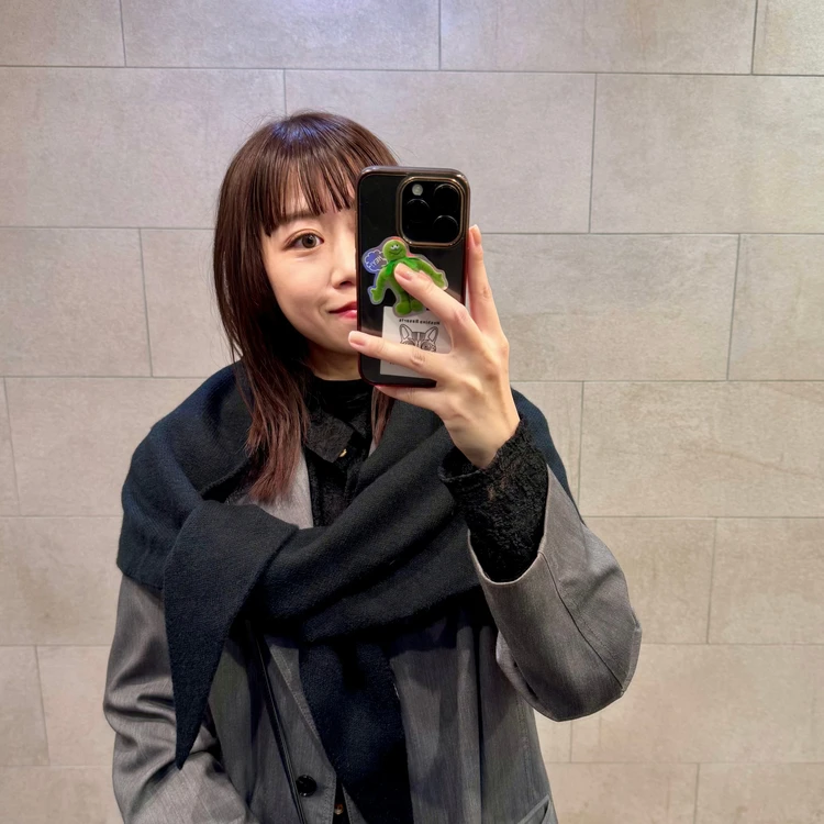 【2025秋冬トレンド】巻くだけで旬コーデに！ニットスカーフで冬コーデをアップデート【骨格ウェーブ】_4