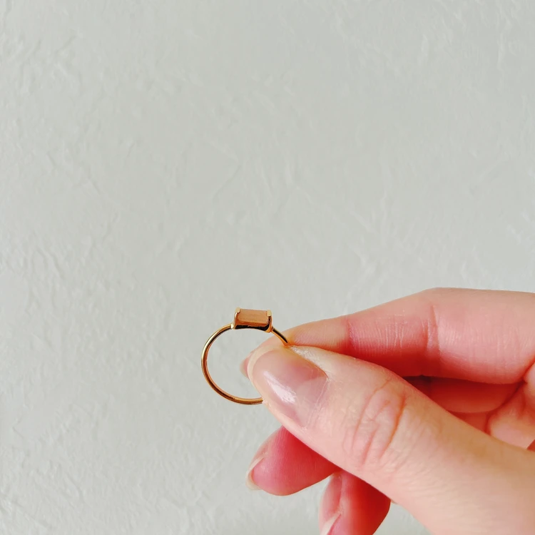 ödül(オジュール)のリング「ピーチムーンストーン:mini rect boad ring」