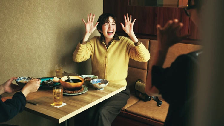 佐藤栞里が着回し！よく食べる12月はラクちんウエストゴムの【チェックパンツ着回し5コーデ】