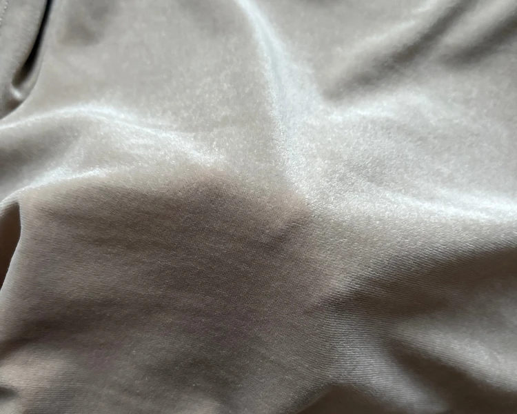 【GU】¥1,290の"ベロアトップス"で始める、残暑の秋支度_3