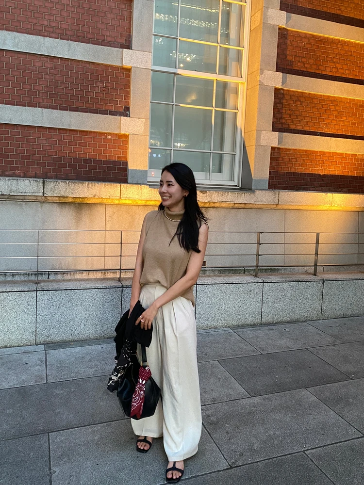 東京駅で今日のコーディネートをパシャリ