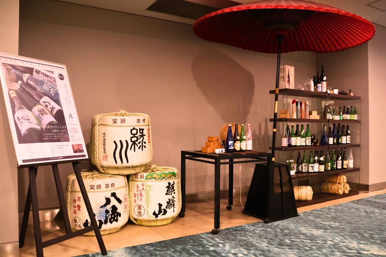 【新潟】朝から日本酒いっちゃう!?地酒飲み比べができるアートホテル【宵酔探訪】_2_1