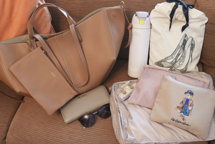 ポレーヌ「Cyme」に入れている荷物を並べた様子