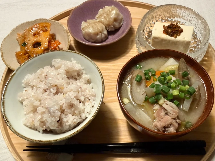 尾粂の特上だしと味噌で作る豚汁