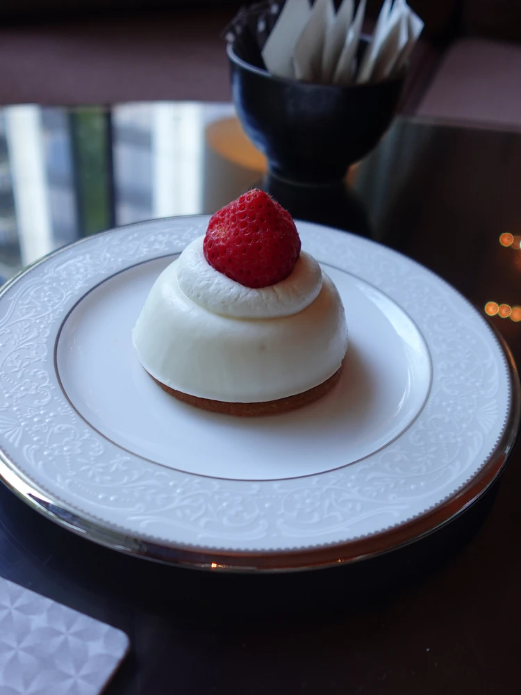 【ホテルアフヌン】夏の苺を堪能🍓シェラトン都ホテルでホテルアフタヌーンティー🫖_4