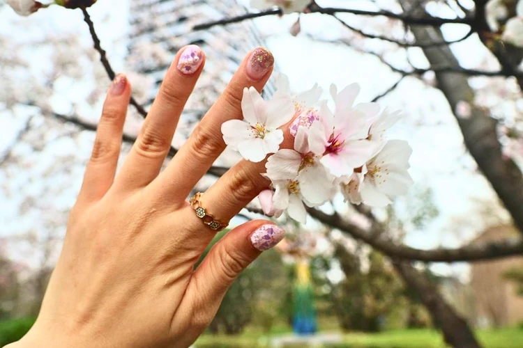 【2026春】指先からブルーミーに♪お花見にときめきネイル2選_4