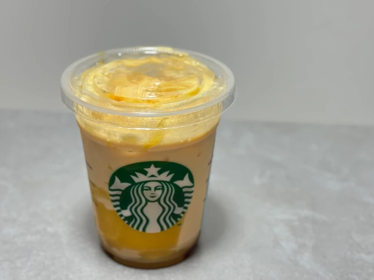 おすすめティーラテ　スターバックスコーヒー秋の新作「とろり蜜芋 紅はるか ムース ティー ラテ」