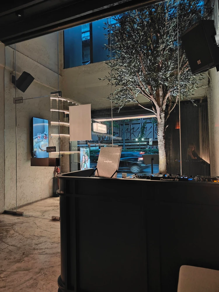 AVANTCHA Tea & Cocktail Bar　店内
