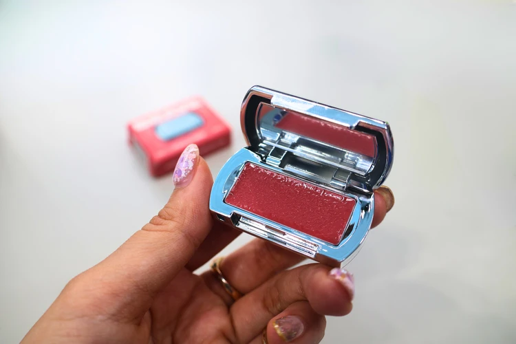 コンビニコスメが想像以上のクオリティ！春に試したい大人の韓国リップ２選_5