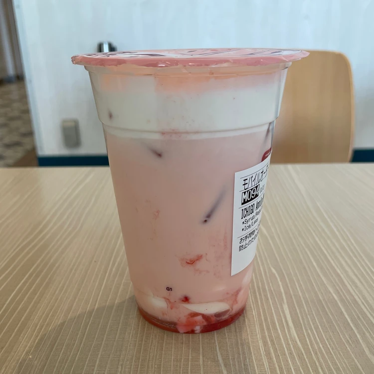 いちご杏仁ミルクティー