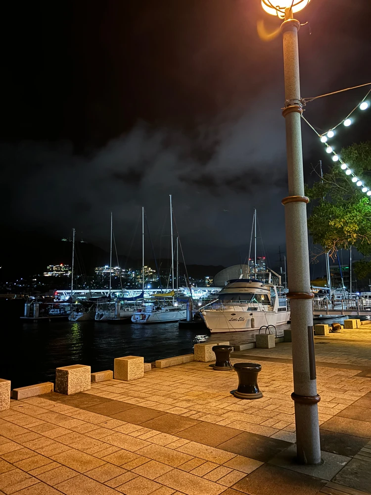 海を眺めて楽しむ幻想的な空間！絶品「美肌薬膳火鍋」のお店_1