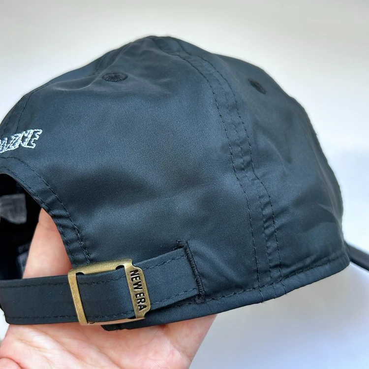 THIRD MAGAZINE×NEW ERAの撥水キャップ、サイズ調節できるバックアジャスター