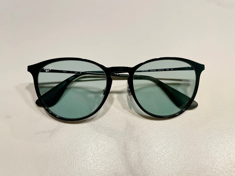 【愛用サングラス】いま選びたい“都会派サングラス” Ray-Ban（レイバン）Erika Metal_1