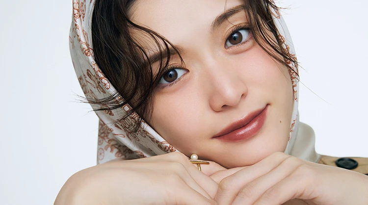 【松村沙友理と春新色コスメ】パリのムードをまとう、スックのモーブブラウンリップ