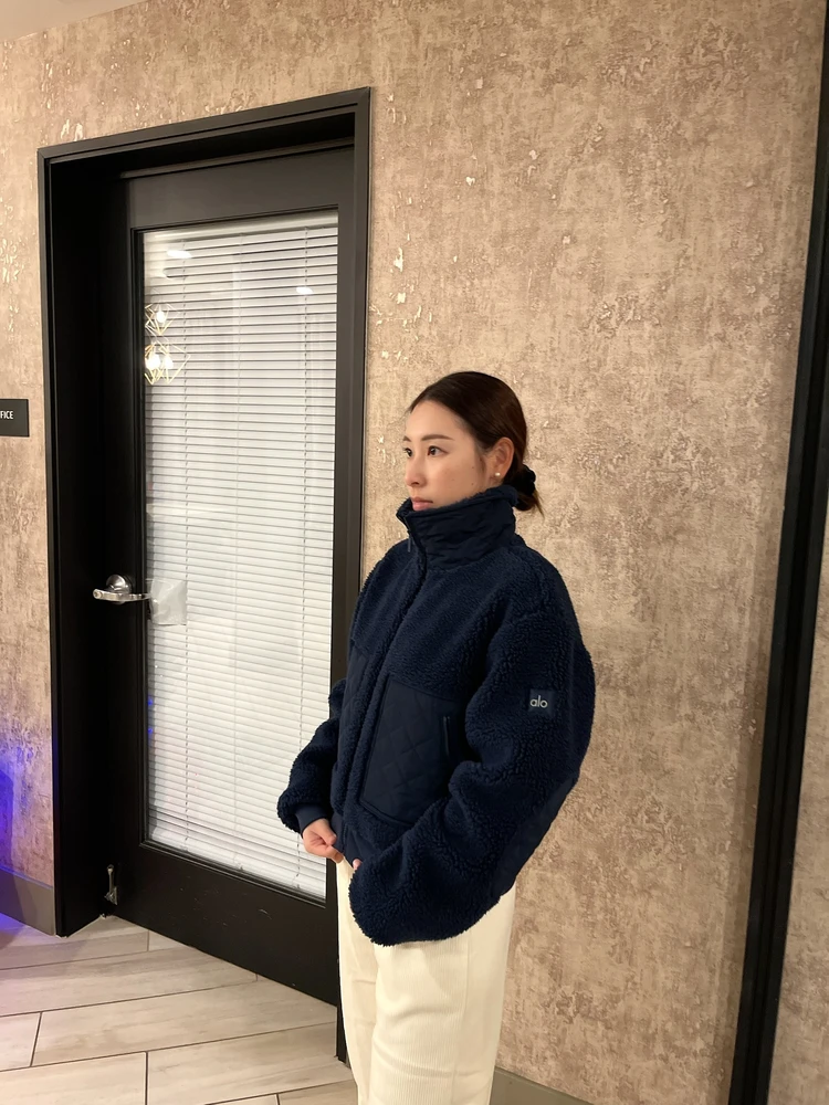 Alo yoga【購入品】ボアアウターを紹介"Shepa Edge Bomber"_3