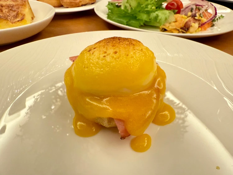 ザリッツカールトン大阪 朝食 エッグベネディクト