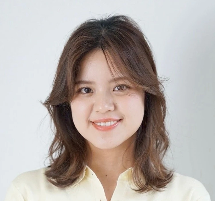 30代ー40代髪型・ミディアムの正面