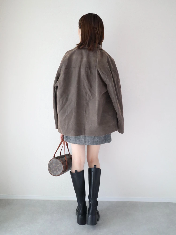 ミースロエ MIESROHE レザー ジャケット アウター 軽 秋 最高気温 17度 19度 寒暖差 襟 コーデ 秋 休日 ブーツ 後ろ