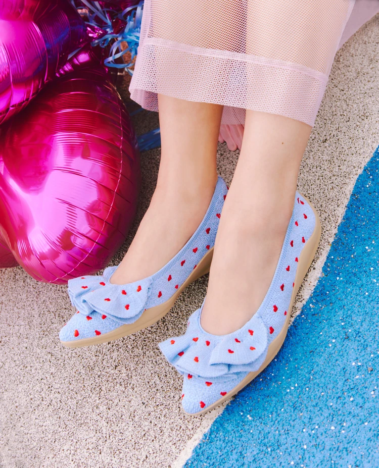 フリルがポイントのFRILL NKIT SHOES