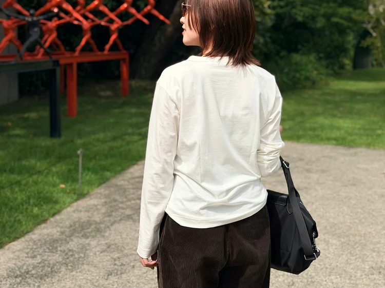 UNIQLO UスーピマコットンTをMサイズで着用。157cm女性が着た時の丈感の参考写真