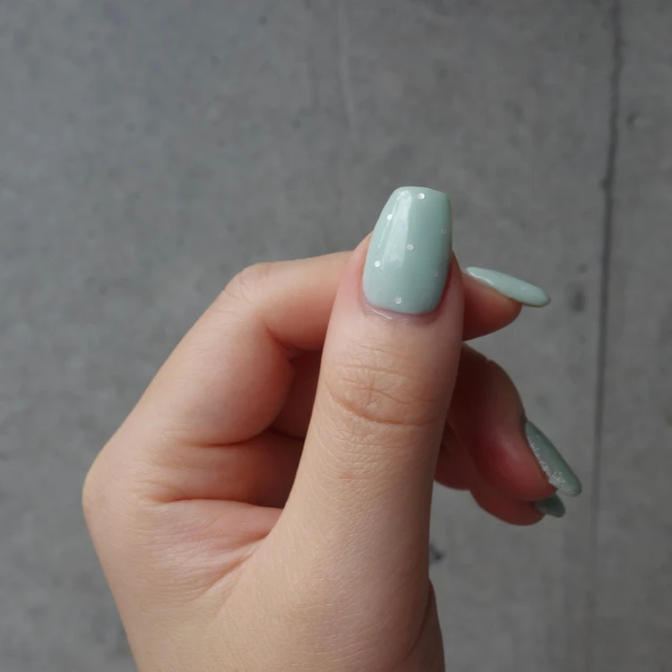 ジェニ ミントグリーン ネイル