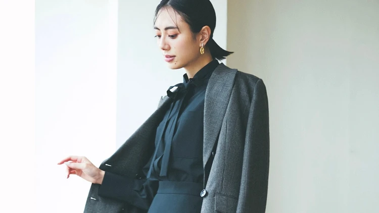 【グレージャケットコーデ】「センスがいい！」って褒められ確実なセットアップを合わせて【BAILA今日のコーデ】