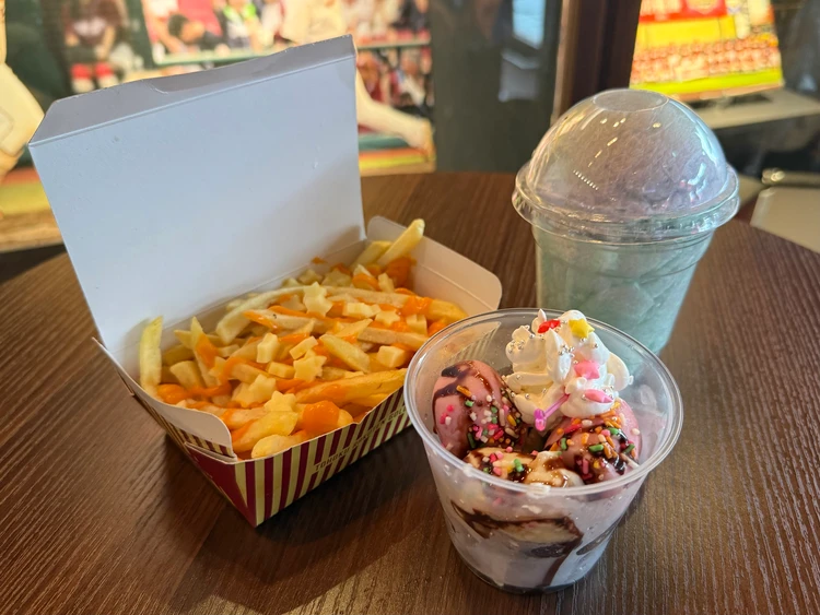 楽天イーグルスのスタジアムで販売されている宇宙をイメージしたメニュー