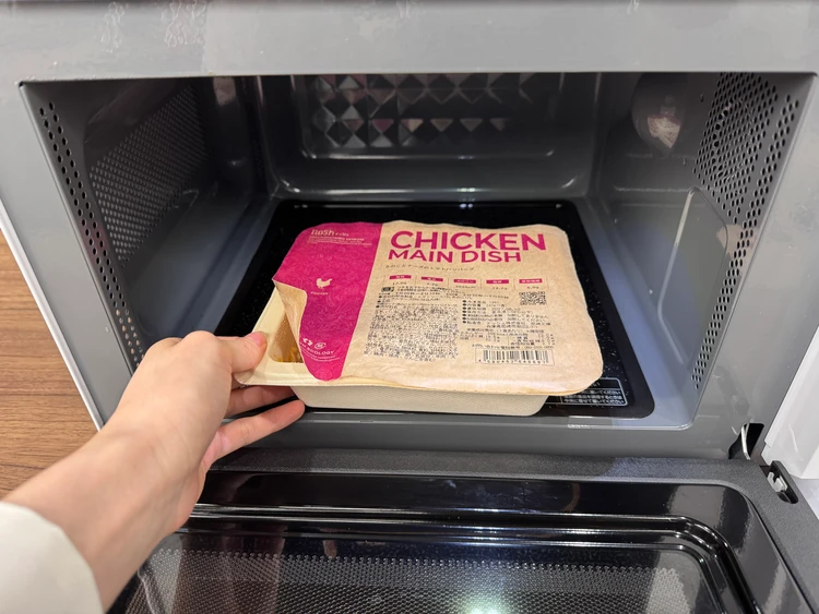 冷凍ごちそう便ナッシュを電子レンジで温める様子　nosh