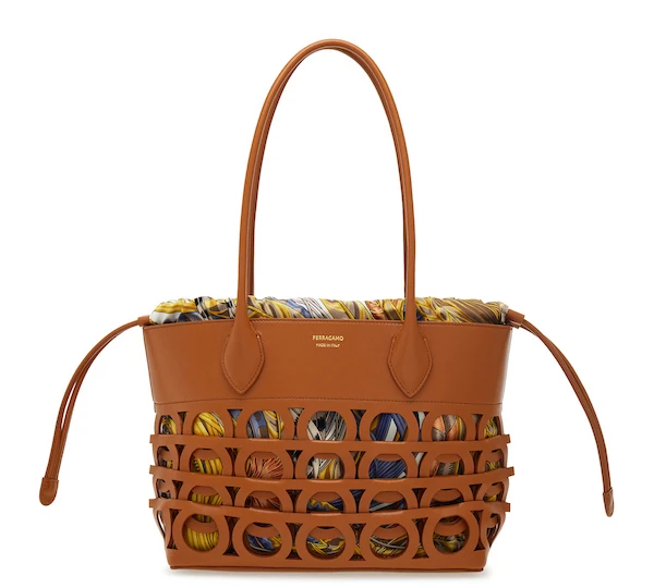 フェラガモ「トートバック」