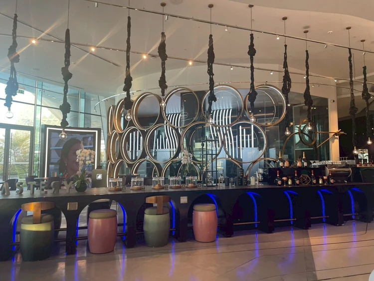 【アブダビ旅レポ】サーキットの中に泊まれる！？Wホテルで過ごす非日常体験_5