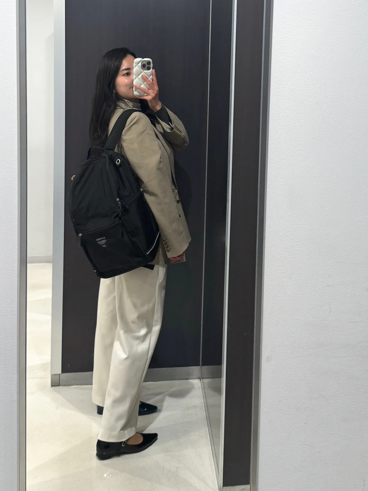 リュックを取り入れたオフィスコーデ