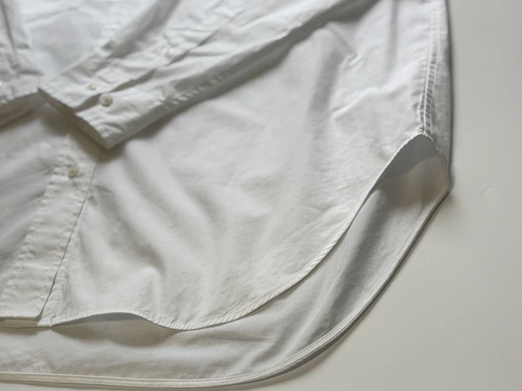 ユニクロ『コットンオーバーサイズシャツ』サイドスリットの写真