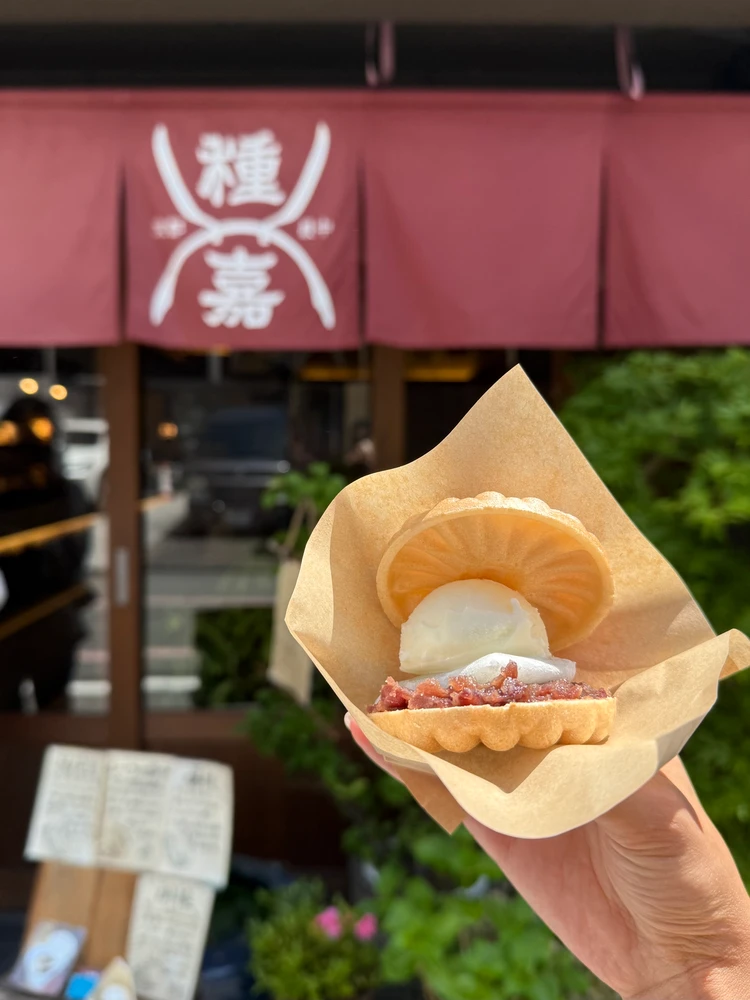 種嘉商店 外観とアイス最中