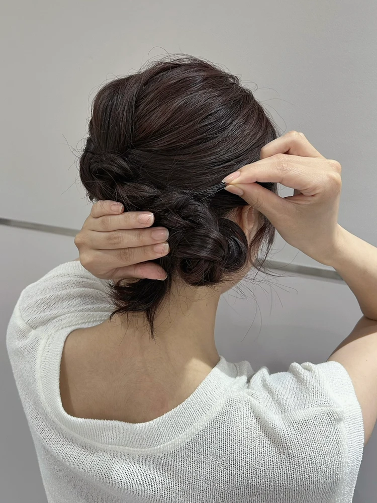 30代髪型・ロングのヘアアレンジプロセス 3