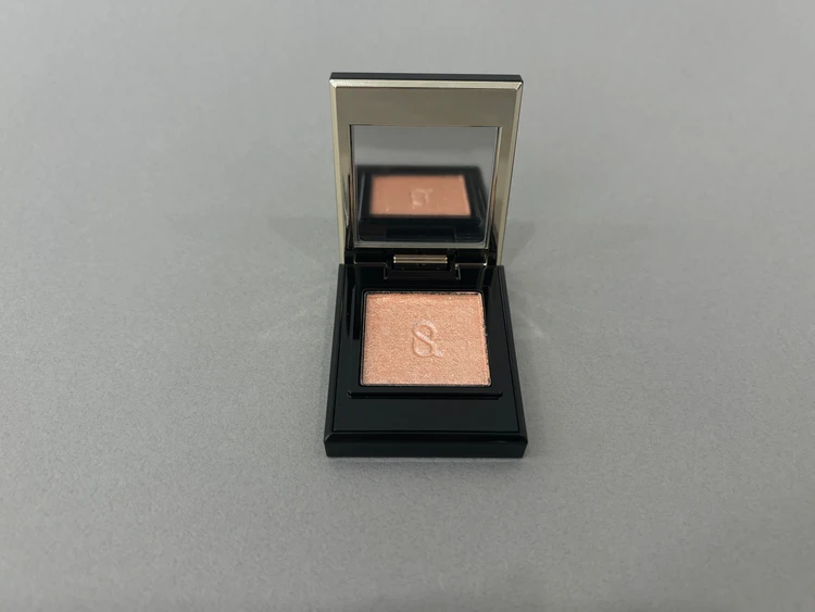 肌馴染みのよいベージュカラーアイシャドウL-01 纏艶（MATOITSUYA）の写真です