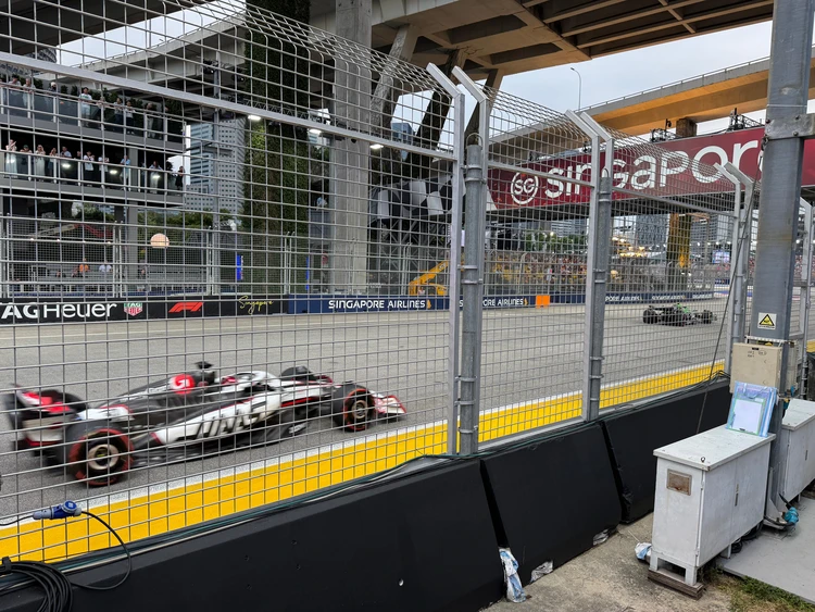 【推し旅行】3日の休みでF1観戦のためシンガポールへ！アラサー女子が楽しむコツ・シンガポールGP2025参戦記_3