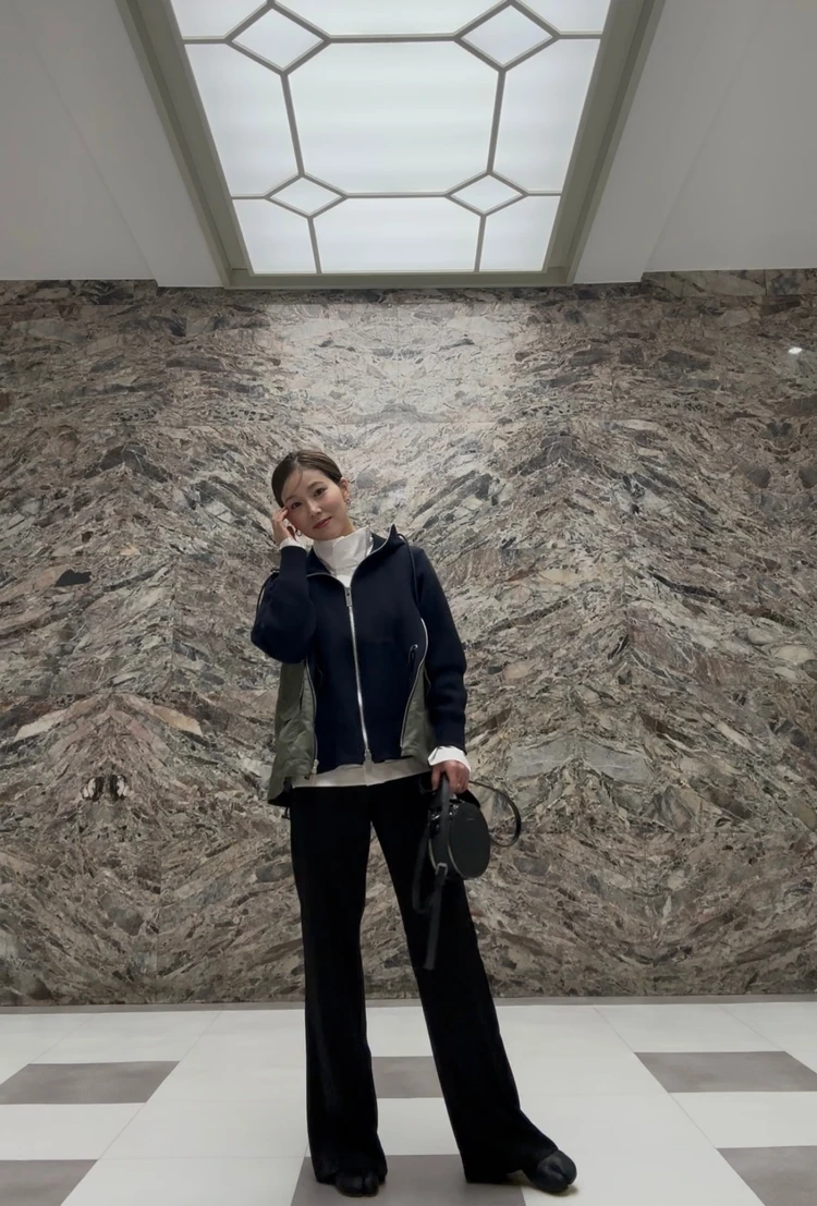 白シャツ×hoodieで休日コーデ【sacai】_1