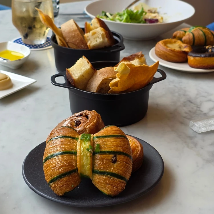 【W大阪】3000円台で楽しむ、パン&デザート食べ放題ランチ_4