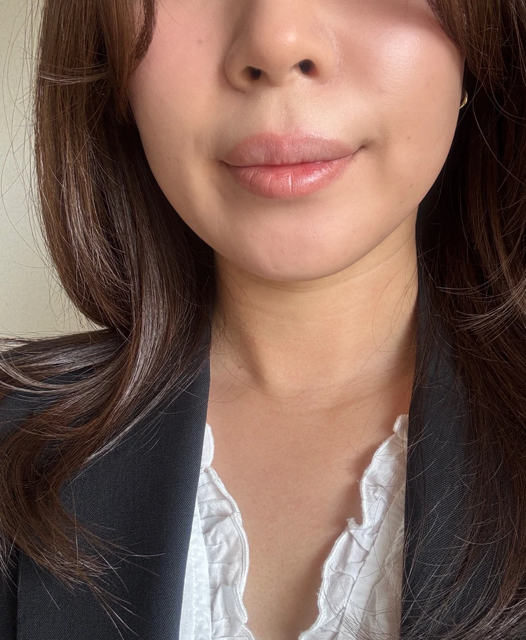 Rare Beauty リップライナー Worthyで唇の輪郭を整えるリップコンボメイク