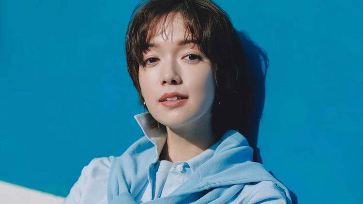 【サックスブルーコーデ】初対面でも好印象を約束するブルーのワントーン【BAILA今日のコーデ】