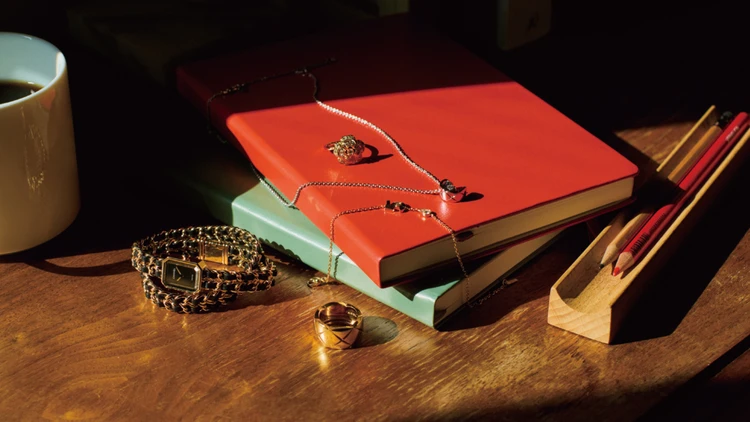 作家・金原ひとみさんの文章とともに贈る、30代の自分を“確固たる”ものにするジュエリー