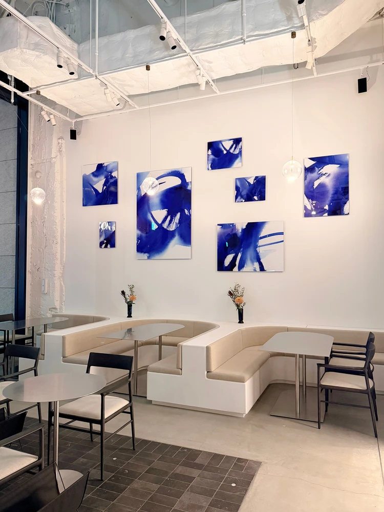 メゾンカカオ丸の内店　店内　内観　ソファー席　丸の内カフェ