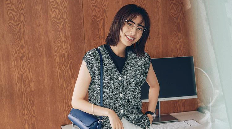 【涼しい通勤ワイドパンツ】プロが厳選！カデュネの“きれいめ白パンツ”が清涼感をつれてくる