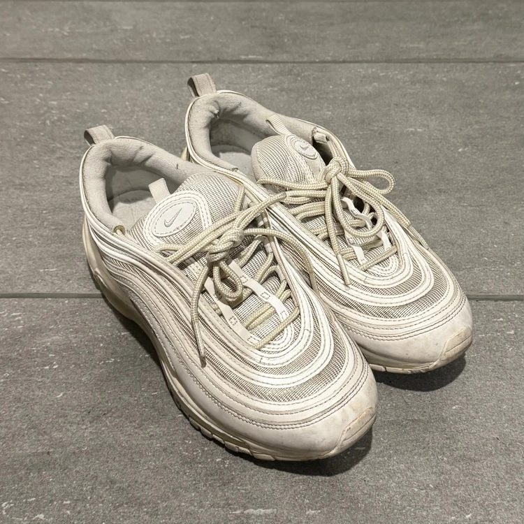 履くだけでコーデがまとまる！ラコステの白スニーカー_2_1